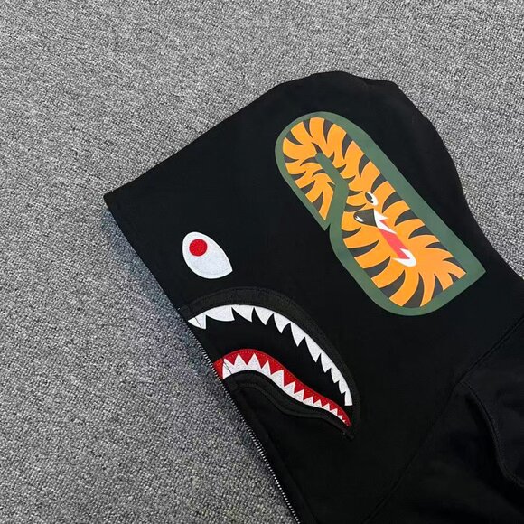 Brand new Bape shark hooded jacket - Picture 6 of 9